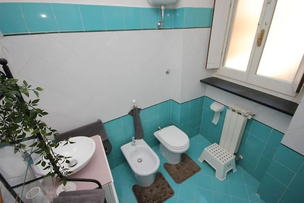 Tower House Suite Acquario Genova 0*,